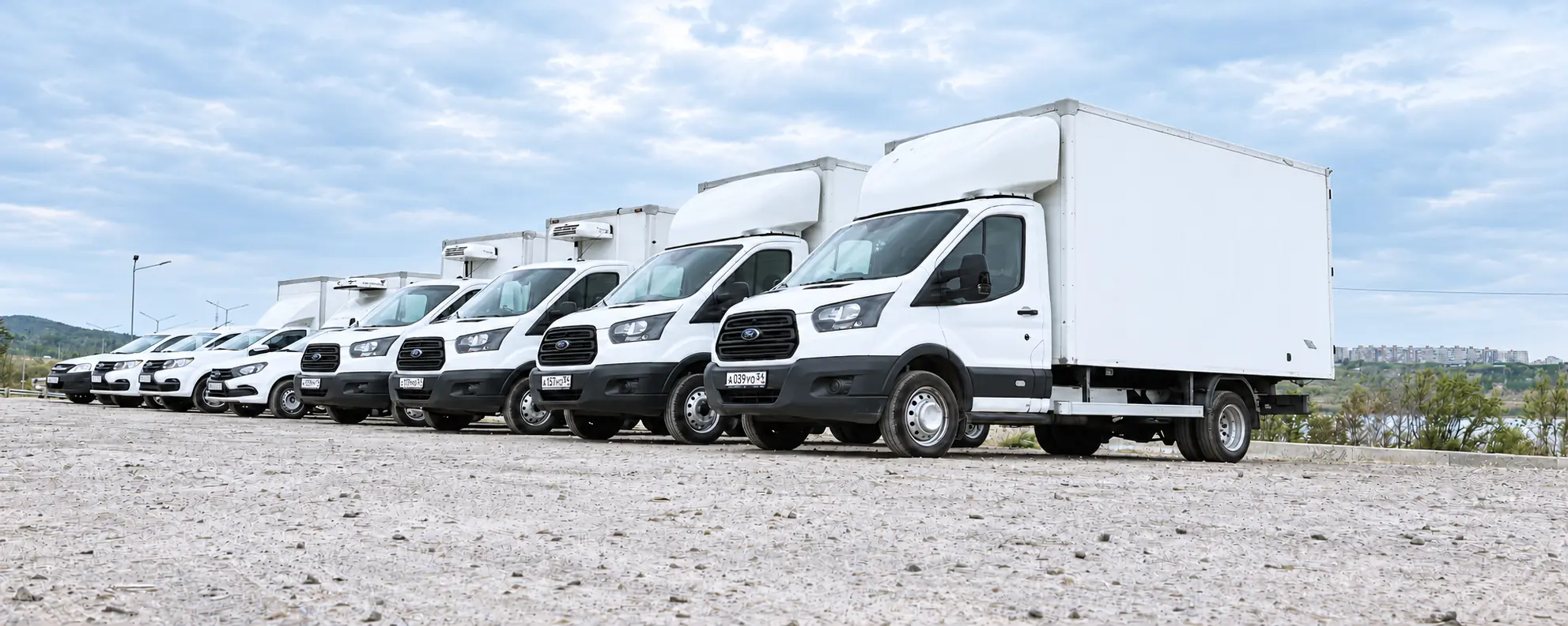 Автопарк РУТЛАЙН — ряд автомобилей для доставки в магазины